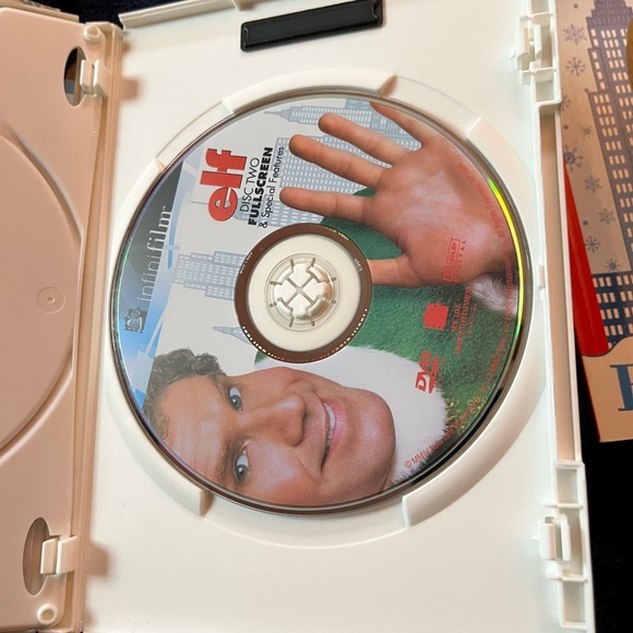 Elf DVD and ELF  and the city book. - Picture 4 of 4